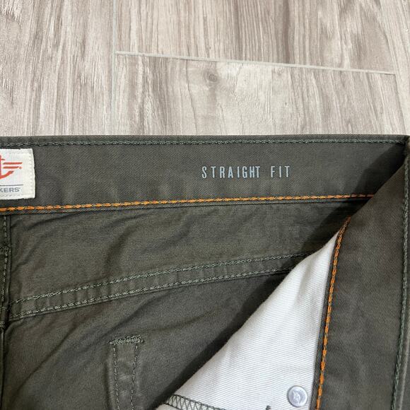 Dockers Men's Flat Front Classic Fit Olive Green Khaki Pants D3 Size W34 L29 - Picture 8 of 10